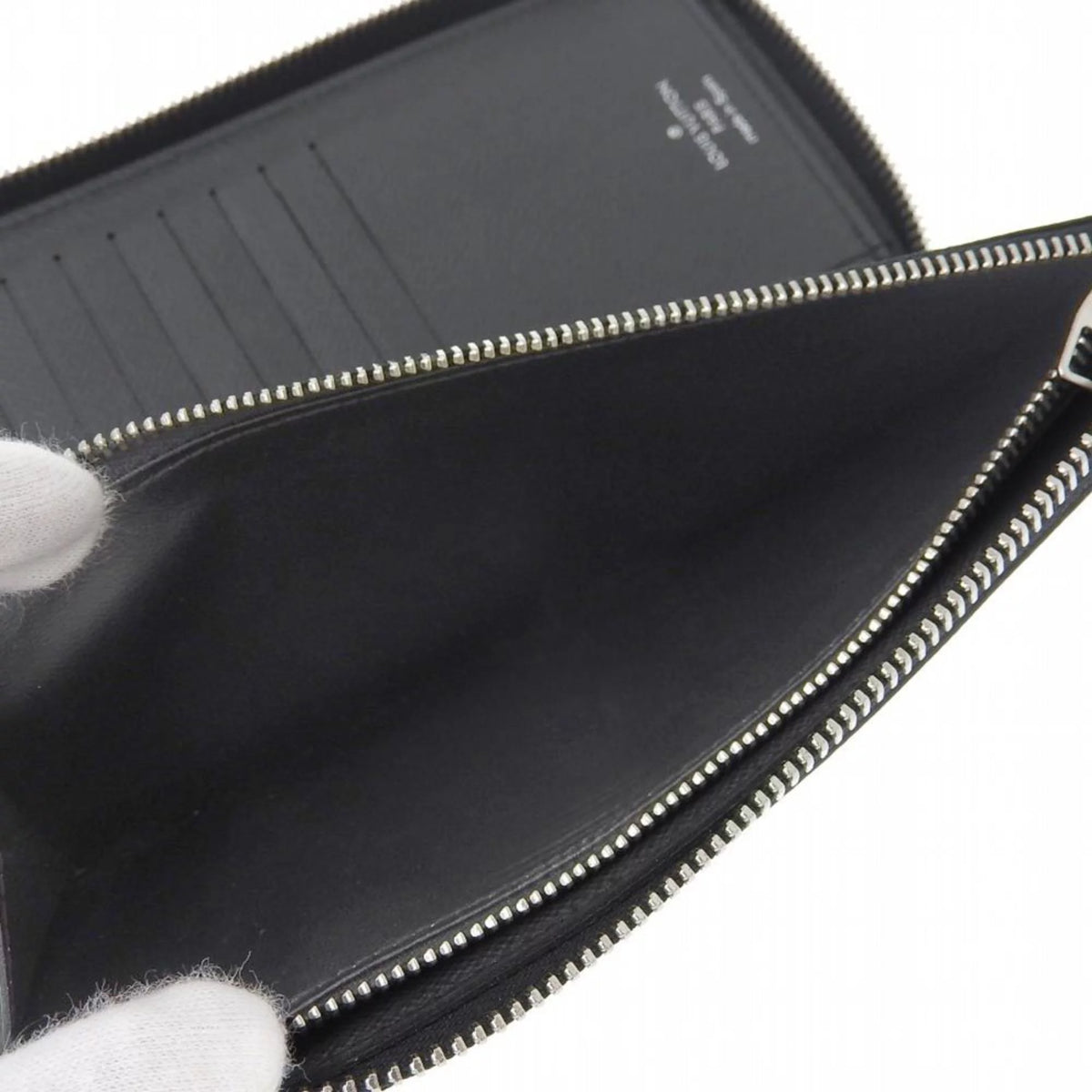 Secondhand Louis Vuitton LOUIS VUITTON Taiga Zippy Wallet Vertical Round Zipper Long Noir M30503 (Good)