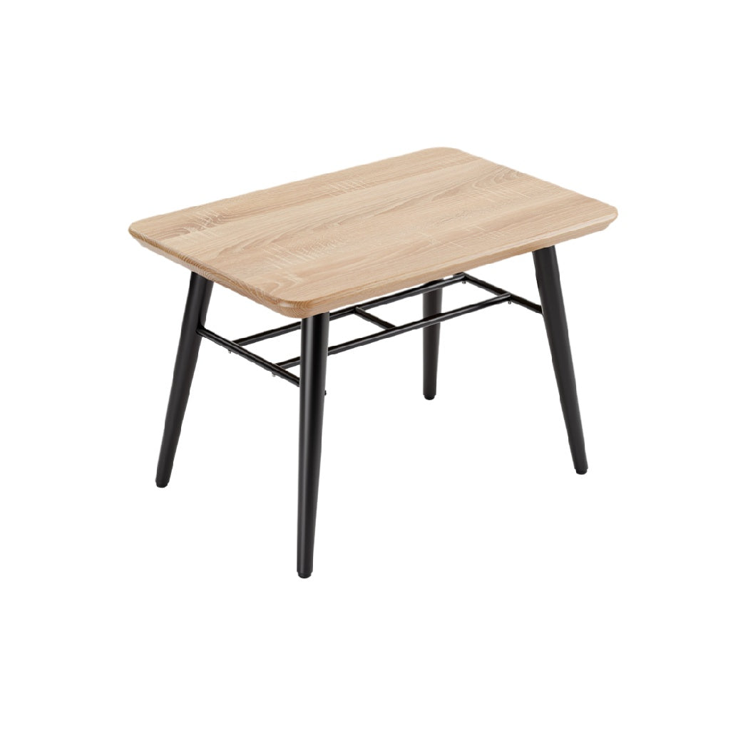 Mesa de café moderna de madera con patas metálicas negras y diseño minimalista.
