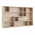 Estantería moderna de madera con diseño modular y soportes metálicos