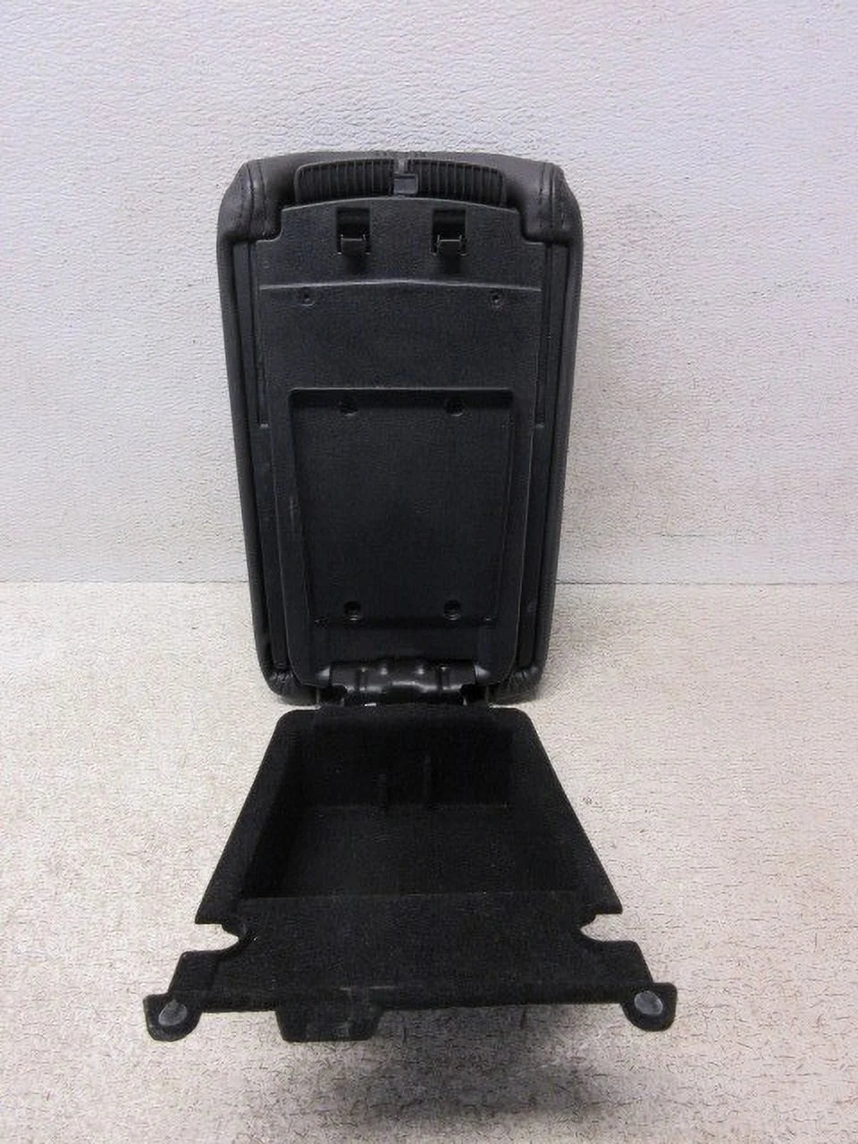 Previously Owned 10 2010 Lincoln MKZ Black Leather Center Console Lid OEM LKQ (Good)