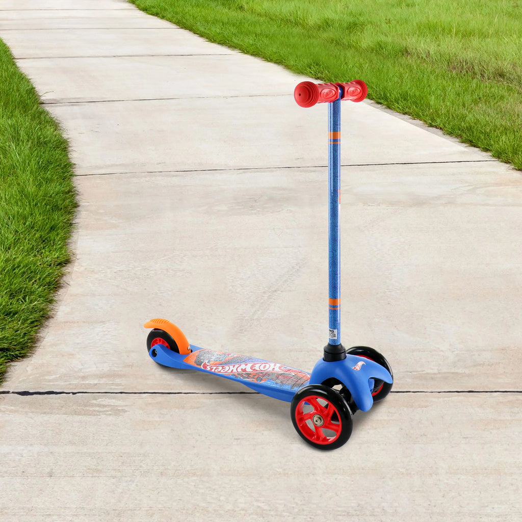 Hot Wheels Tilt and Turn 3 Wheel Scooter