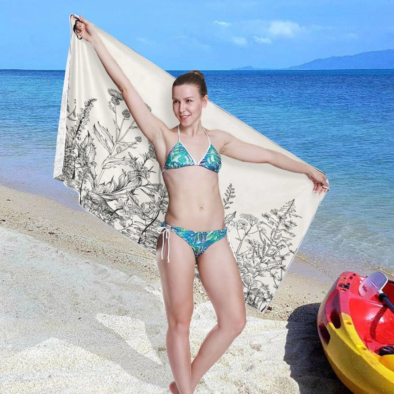 Bestwell Black and White Flowers Beach Towel - Lightweight Compact Oversized Travel Towels - Super Absorbent Quick Dry Towel for Swimming Camping Holiday（486）