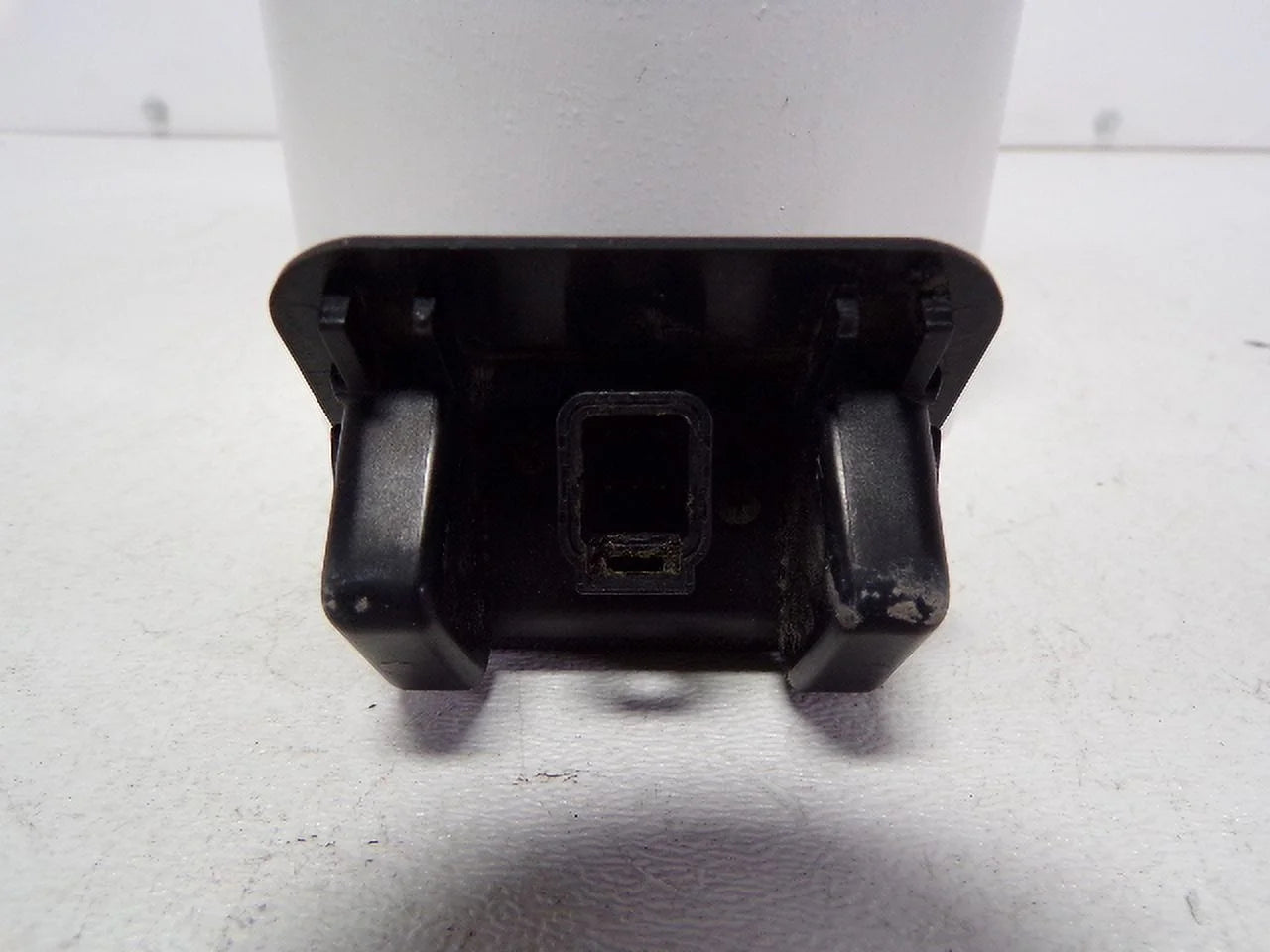 Secondhand 17-19 GMC Acadia Rear View Backup Camera OEM LKQ (Good)