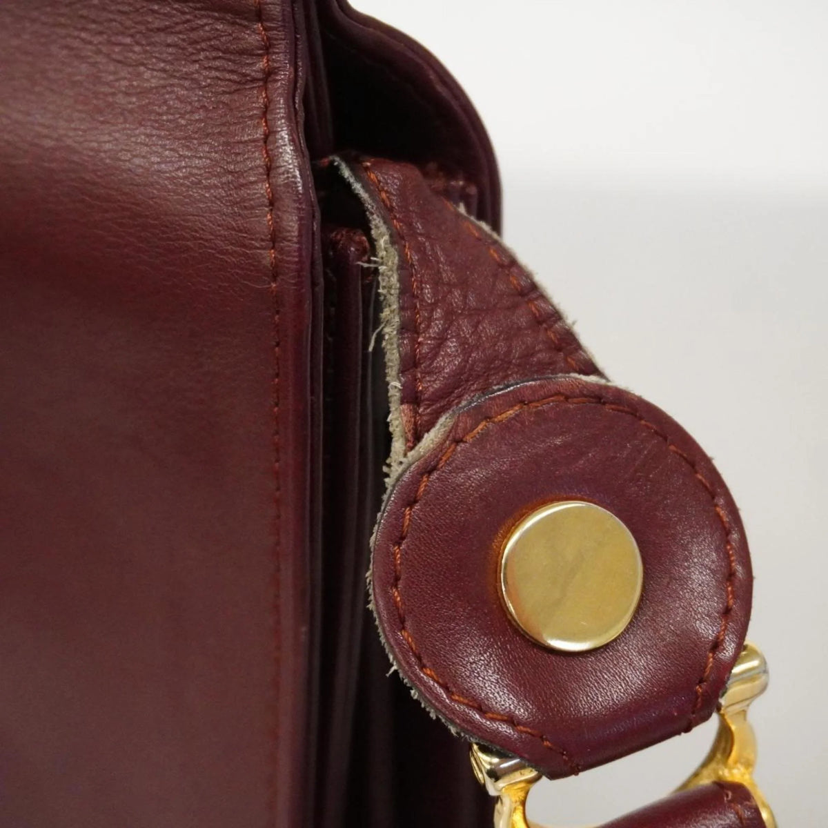 Previously Owned Cartier Shoulder Bag Must Leather Bordeaux For Her (Good)