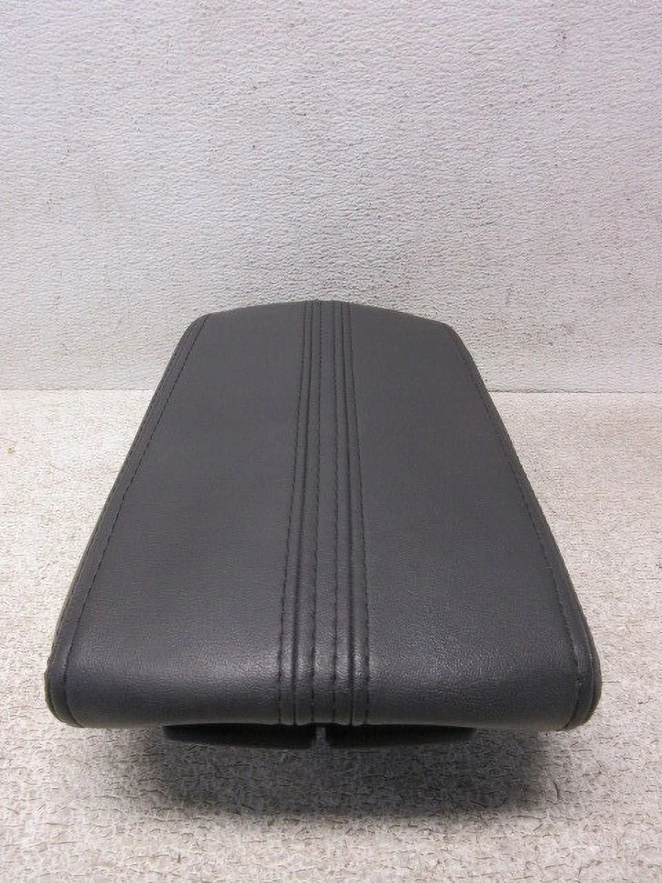 Previously Owned 10 2010 Lincoln MKZ Black Leather Center Console Lid OEM LKQ (Good)