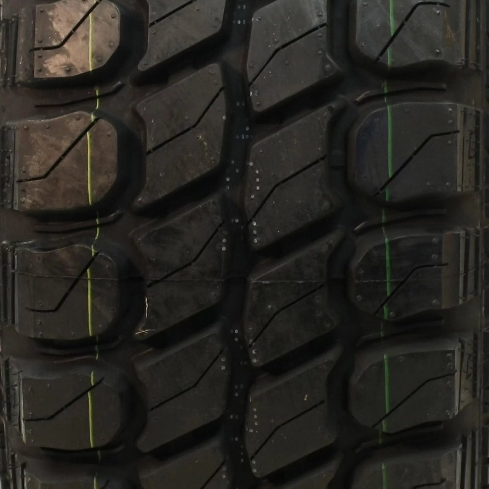 Gladiator QR900-MT Mud Terrain LT33X12.5R18 120Q E Light Truck Tire