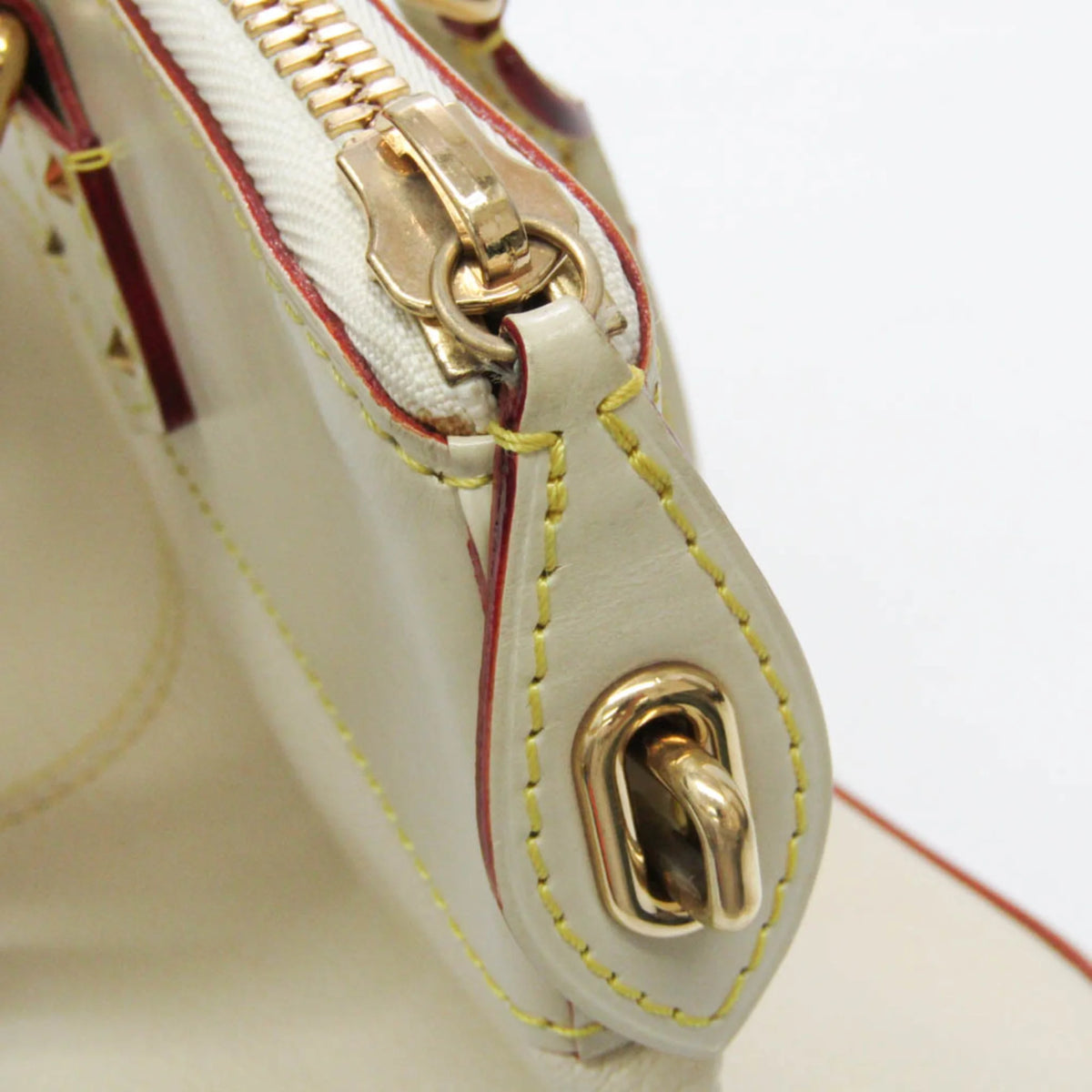 Previously Owned Louis Vuitton Suhali Lockit PM M91887 Female Handbag Blanc (Good)