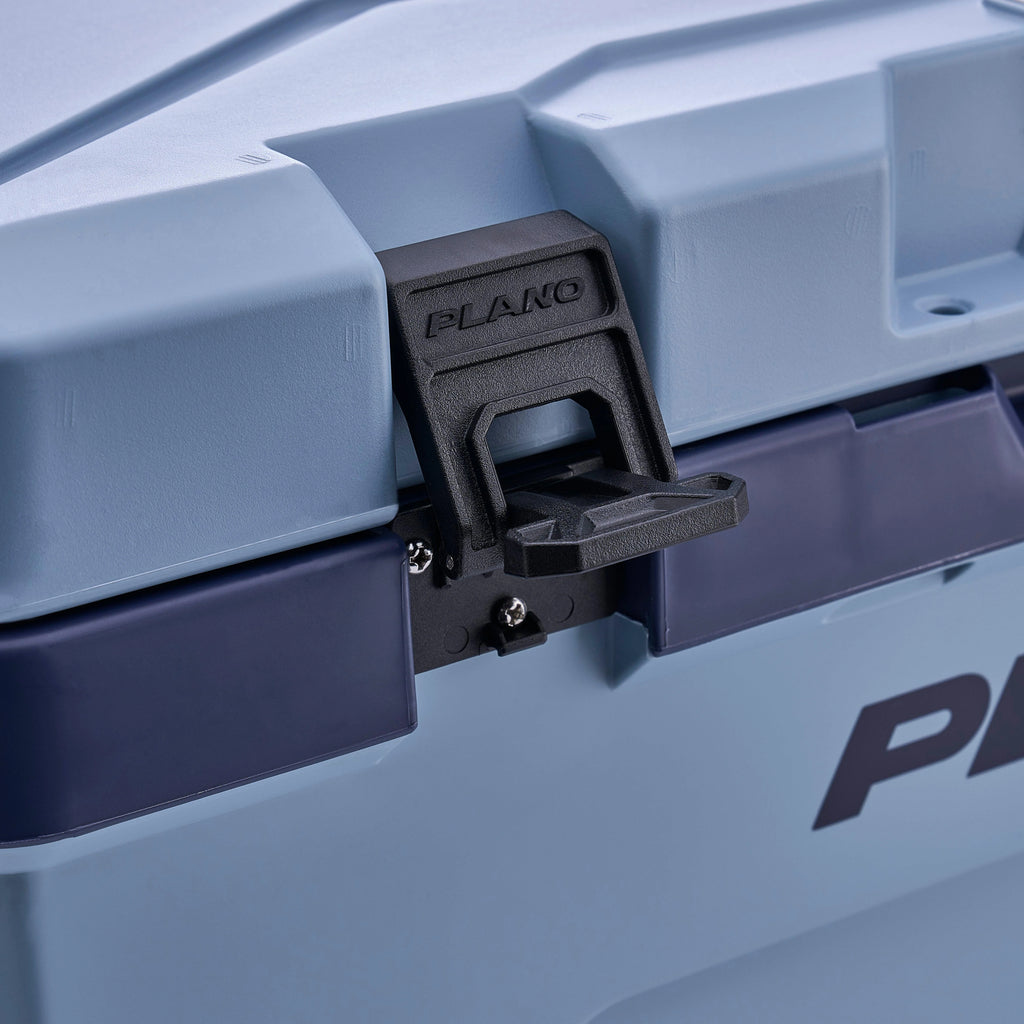 Plano Frost 14 Quart Heavy Duty Cooler w/ Built In Bottle Opener and Dry Basket, Pacific Blue
