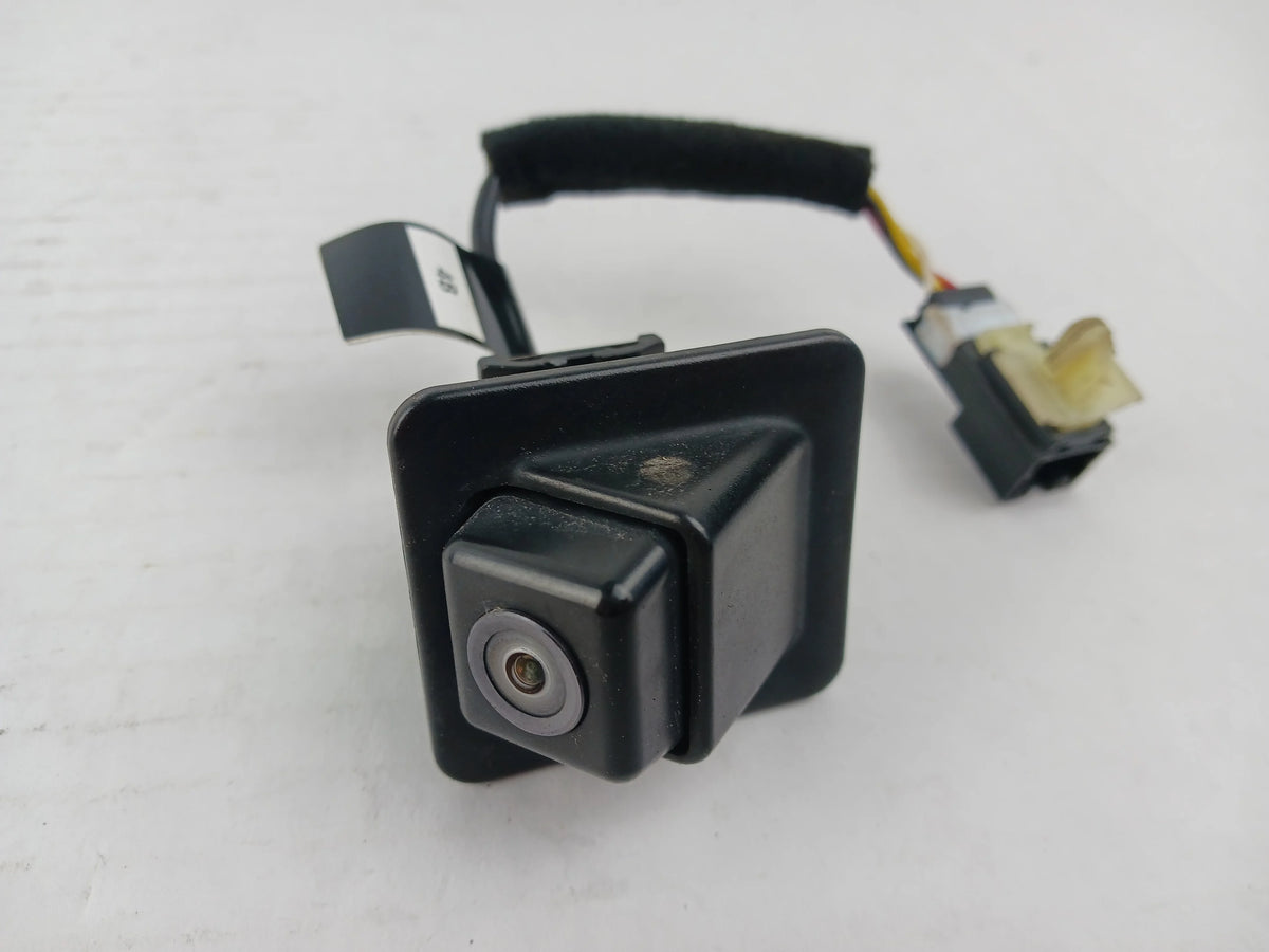 Previously Owned 11 12 13 Hyundai Elantra Rear Lid Mounted Back Up Camera OEM (Good)