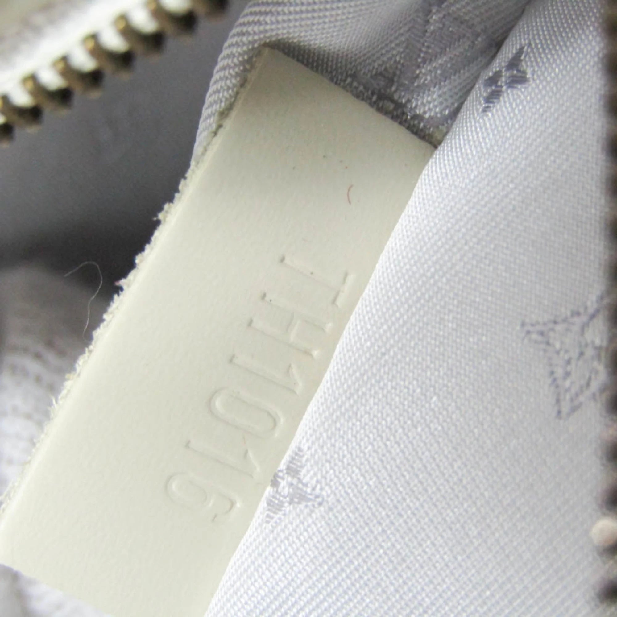 Previously Owned Louis Vuitton Suhali Lockit PM M91887 Female Handbag Blanc (Good)