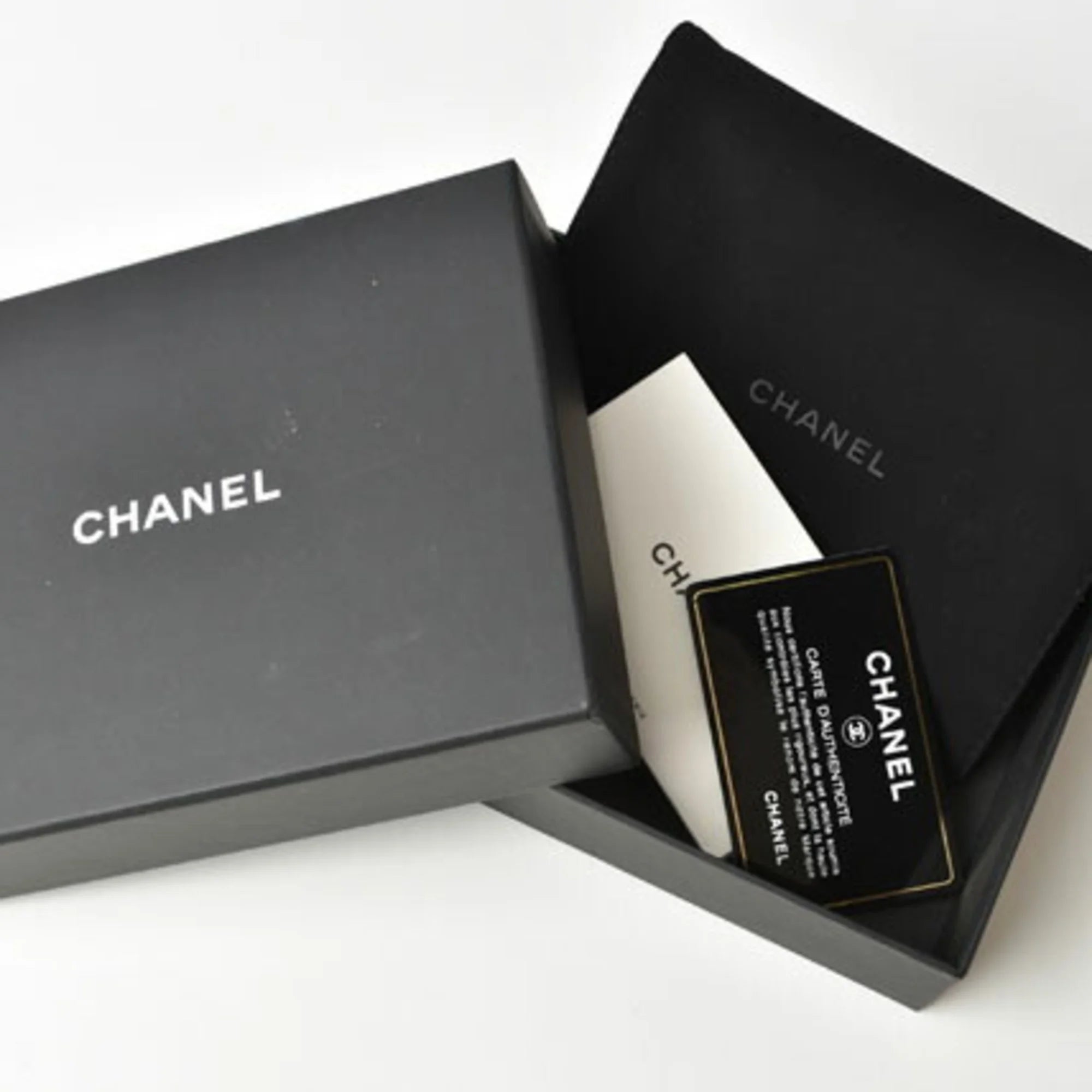 Secondhand Chanel wallet CHANEL here mark caviar skin dark red (Like New)