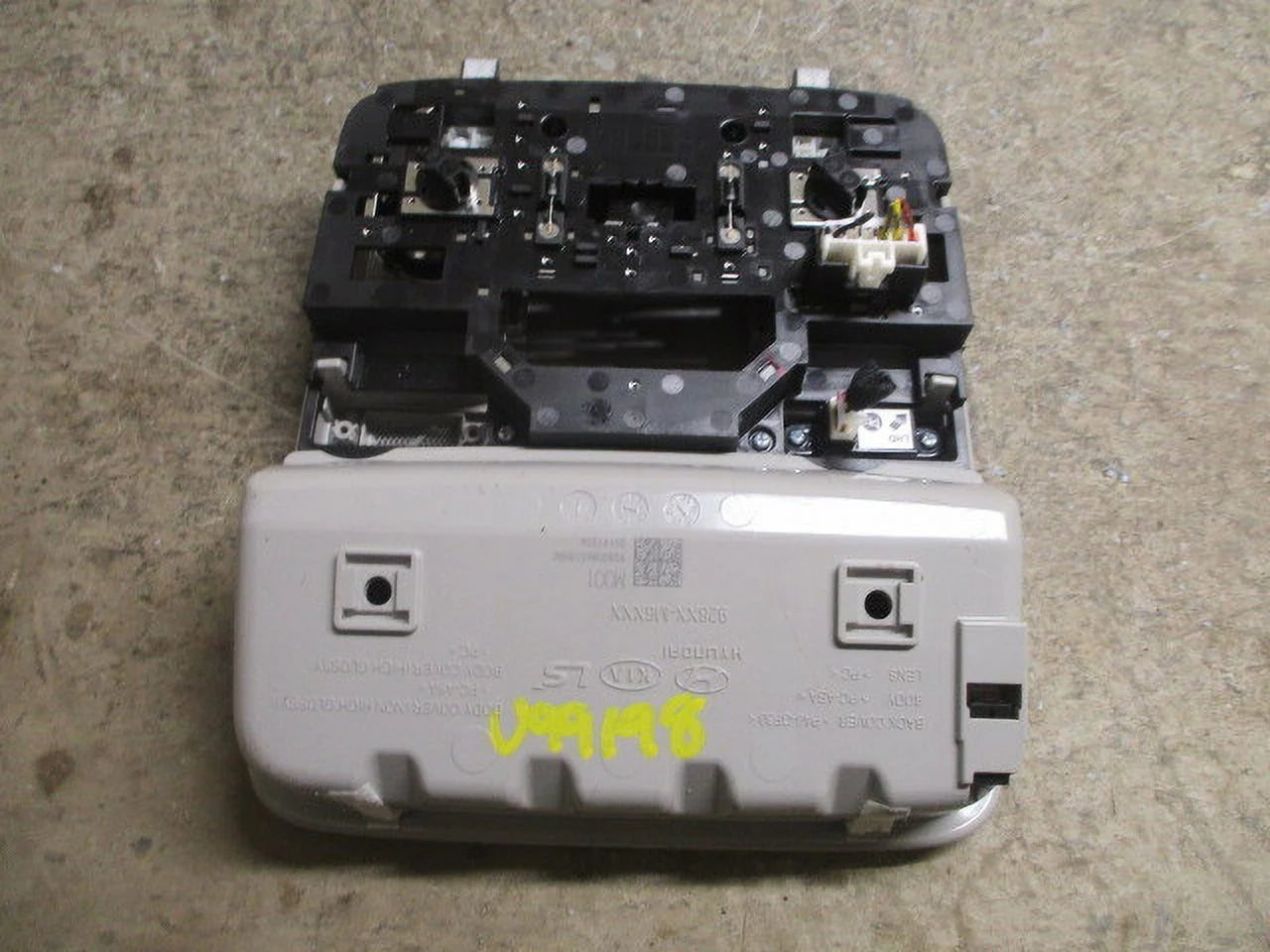 Secondhand 2020 2021 Kia Soul Overhead Roof Console w/Lights OEM LKQ (Good)