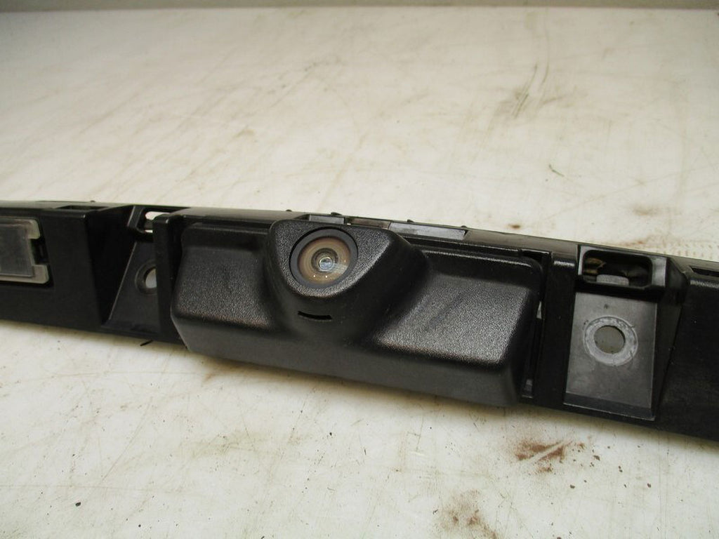 Used 2013-2015 Ford Explorer Rear Backup Camera Assembly OEM (Good)