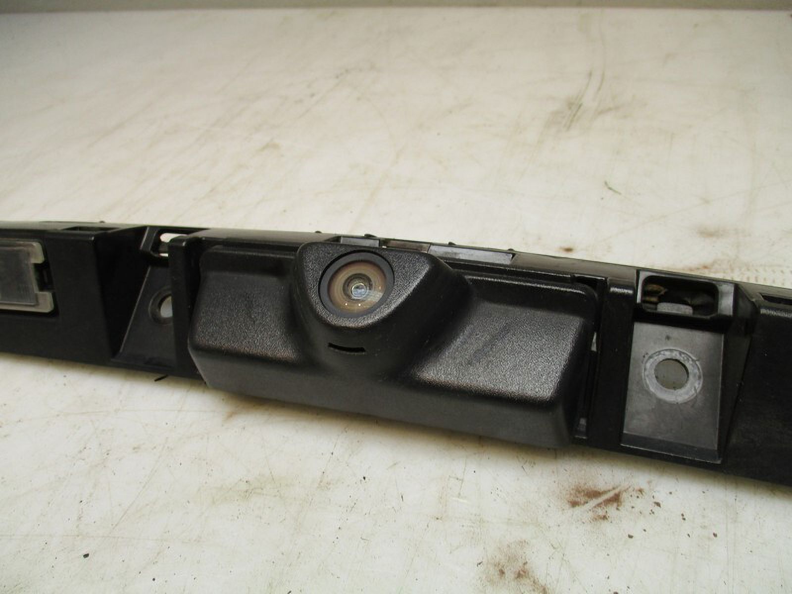 Used 2013-2015 Ford Explorer Rear Backup Camera Assembly OEM (Good)
