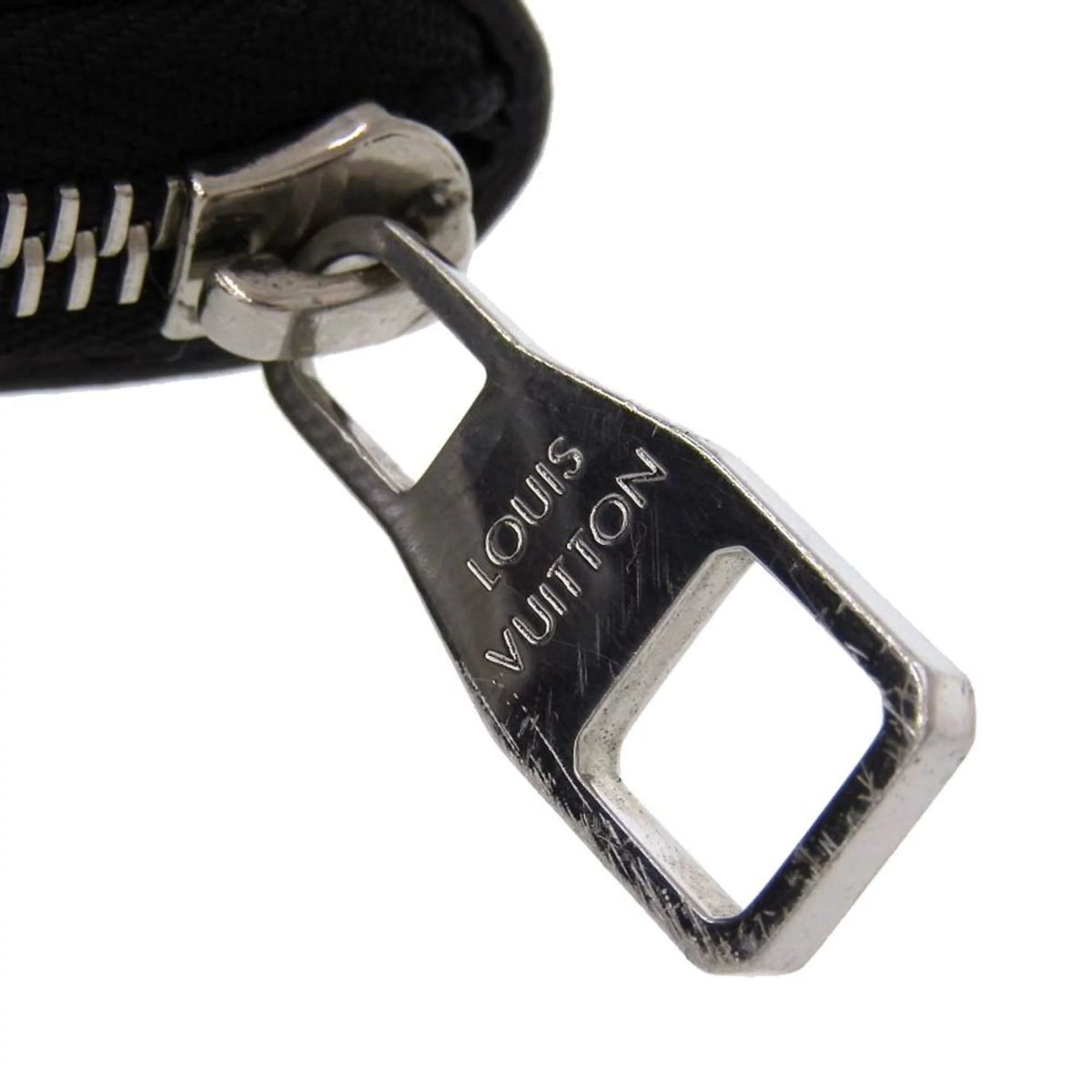 Secondhand Louis Vuitton LOUIS VUITTON Taiga Zippy Wallet Vertical Round Zipper Long Noir M30503 (Good)