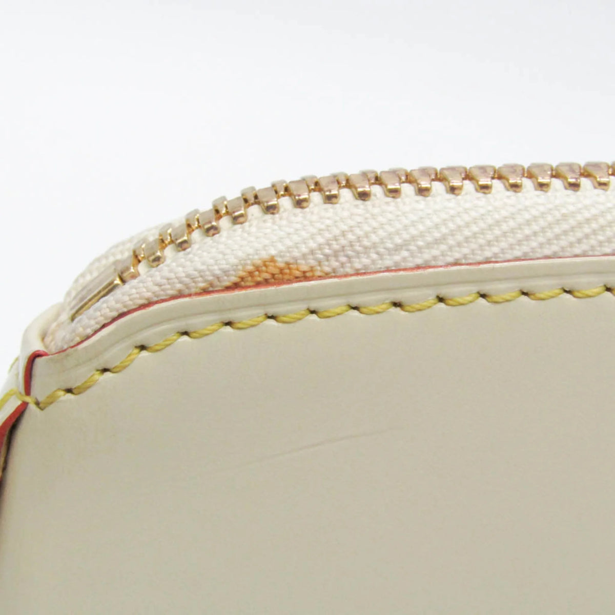 Previously Owned Louis Vuitton Suhali Lockit PM M91887 Female Handbag Blanc (Good)