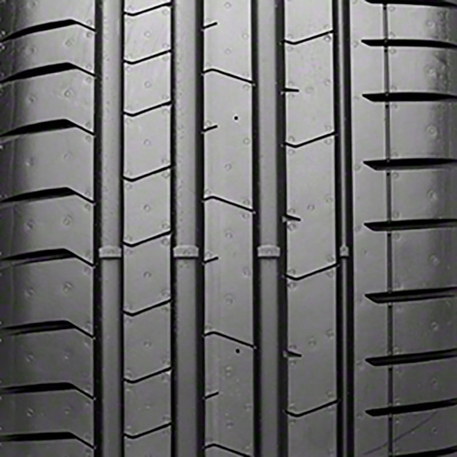 Pirelli P Zero PZ4-Luxury Summer 255/35R20 97W XL Passenger Tire