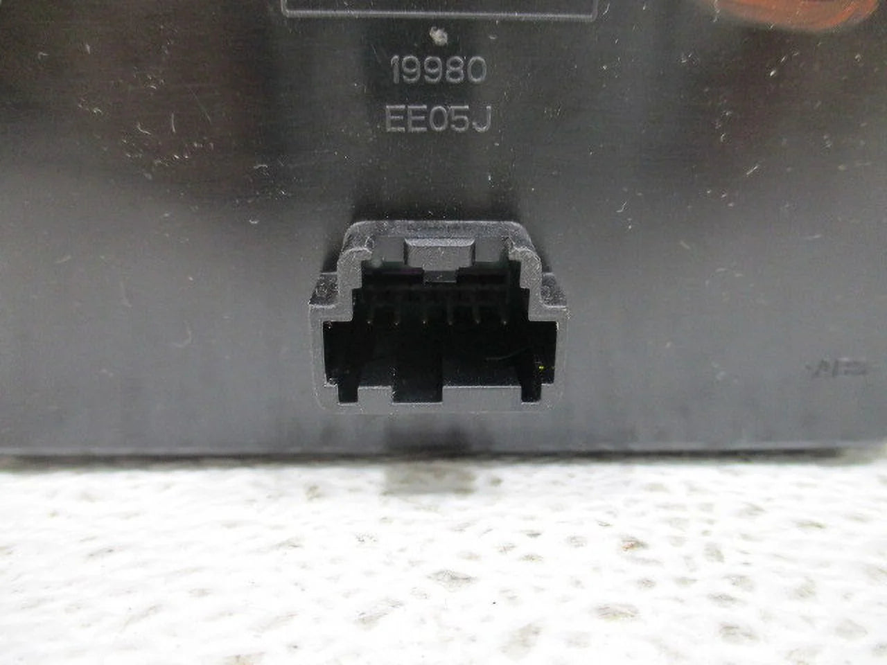 Secondhand 2007-2010 Lincoln Navigator Rear Console Mounted Temperature Control OEM LKQ (Good)